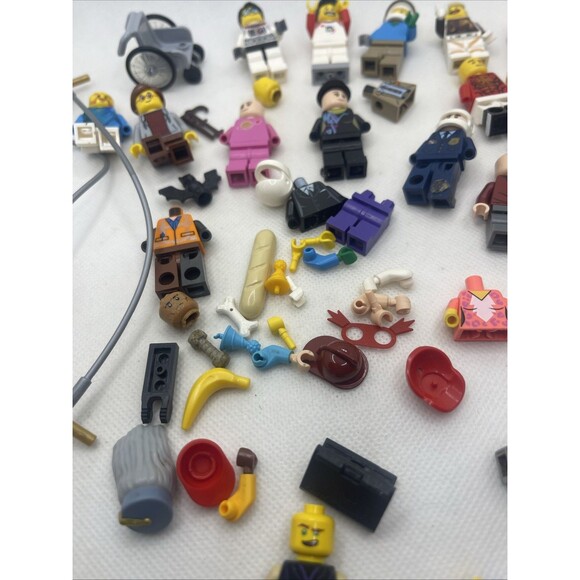 Lego Minifigures Random Lot Of 15 Plus Accessories & Parts - Picture 7 of 12
